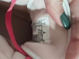 Nike Air Jordan 1 Mid Rosa y Blanco