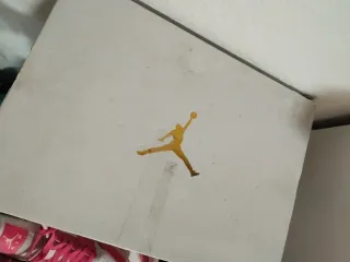 Nike Air Jordan 1 Mid Rosa y Blanco