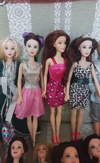 Lotto Bambole Barbie e Accessori