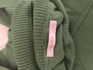 Jersey verde cuello alto