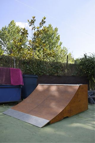 2 Quarter Pipe Skate ramp