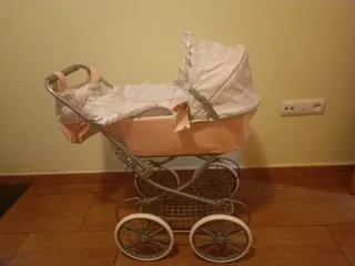 Cochecito de juguete rosa y blanco. No se envía