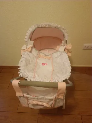 Cochecito de juguete rosa y blanco. No se envía
