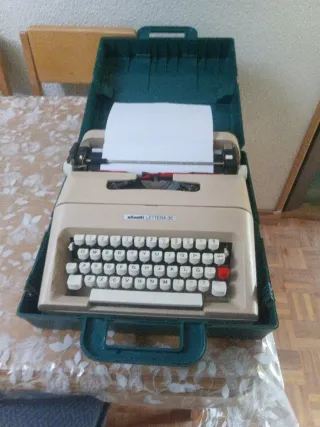 Máquina de escribir Olivetti Lettera 35