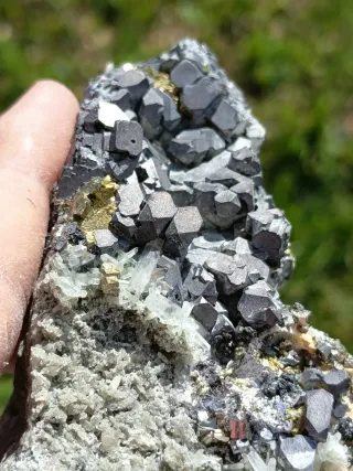 Mineral com pirite e galena