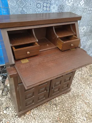 Mueble antiguo de madera