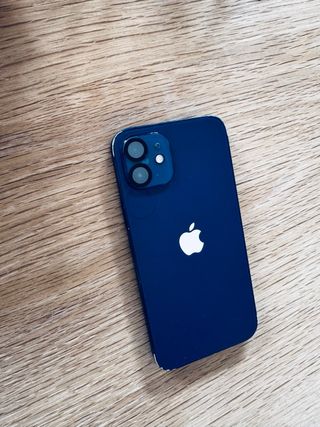 iPhone 12 blu 128GB + custodia e cavo