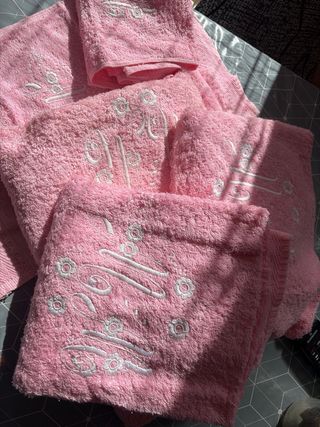 Juego 5 toallas bordadas rosa