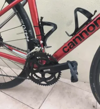 Bicicleta de carretera Cannondale Roja