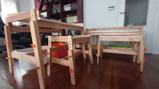 Escritorios infantiles regulables y bancos