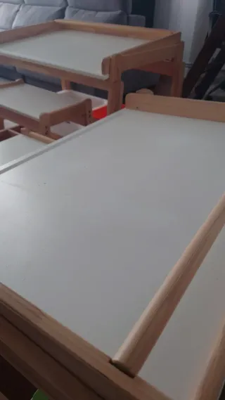 Escritorios infantiles regulables y bancos