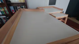 Escritorios infantiles regulables y bancos