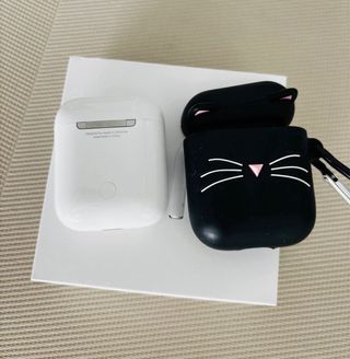 AirPods 2-a Gen Blancos.