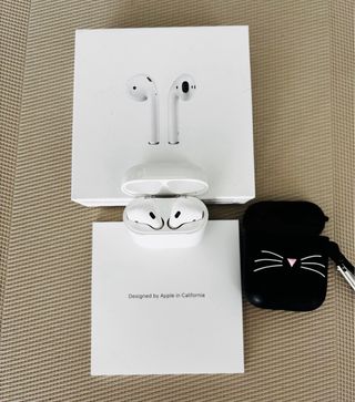AirPods 2-a Gen Blancos.