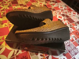 Sandalias Bernie Mev cuña media tira elástica