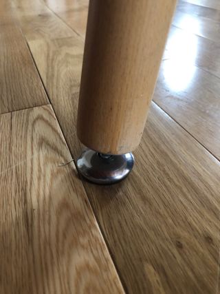 Mesa blanca redonda de comedor