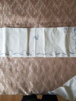 Juego de cama de lino bordado a mano y a máquina