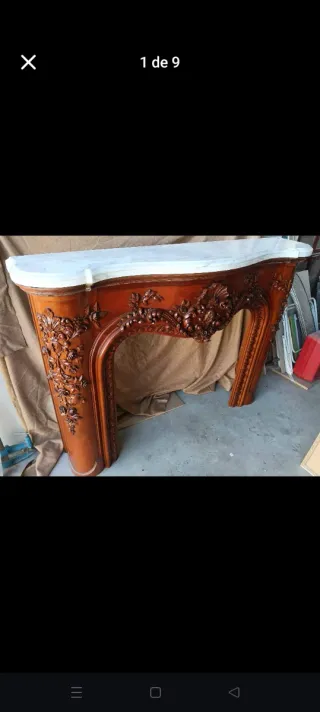 Chimenea de madera tallada con mármol