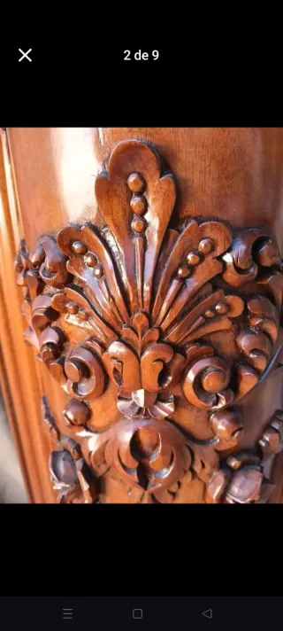 Chimenea de madera tallada con mármol