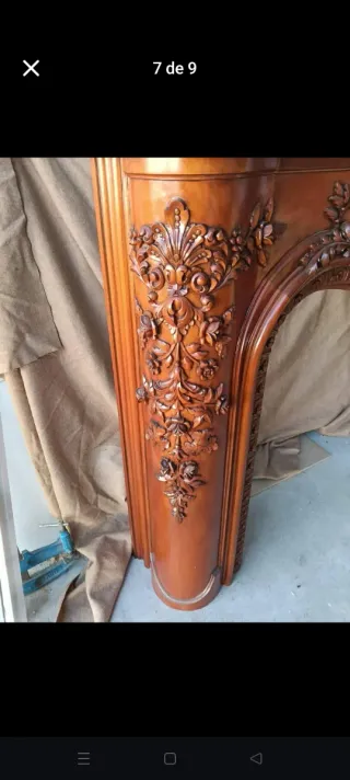 Chimenea de madera tallada con mármol