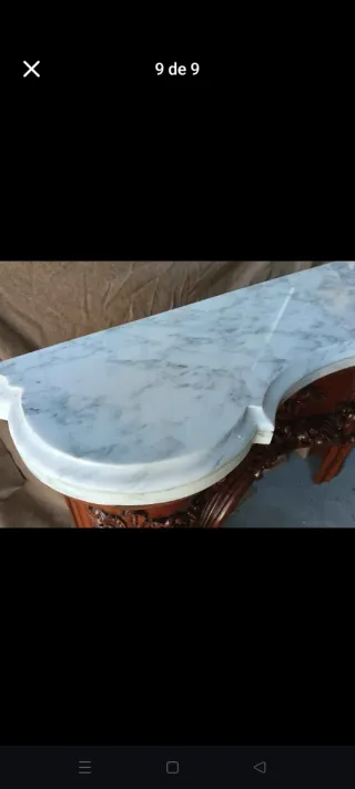 Chimenea de madera tallada con mármol