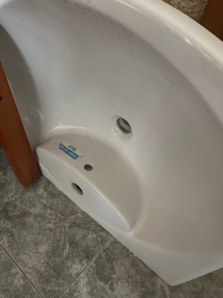 Lavabo de porcelana blanco. Modelo DAMA SENSO