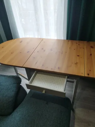 Mesa plegable de madera salón