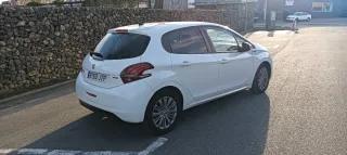 Peugeot 208 2016