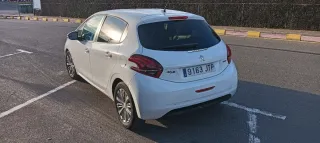 Peugeot 208 2016