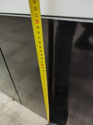 Estantería blanca con puertas