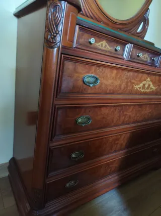 Cómoda-tocador de madera maciza con espejo