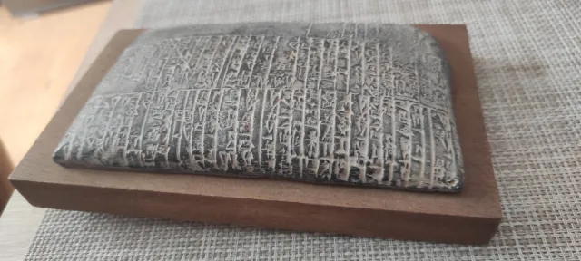 Tablilla con escritura Cuneiforme Antigua