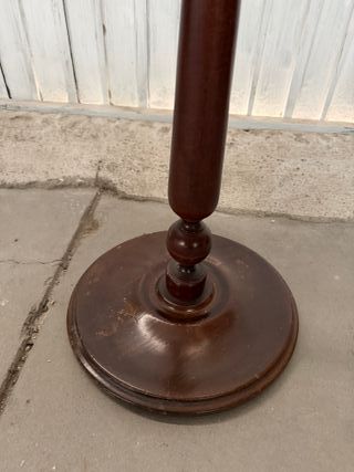 Perchero de madera con anillas