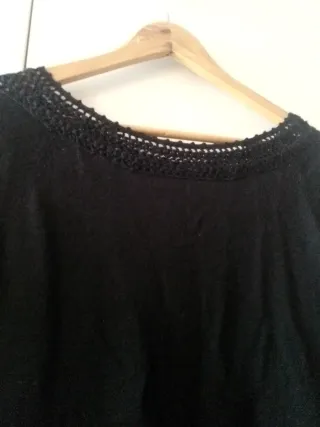 Jersey negro con pedrería