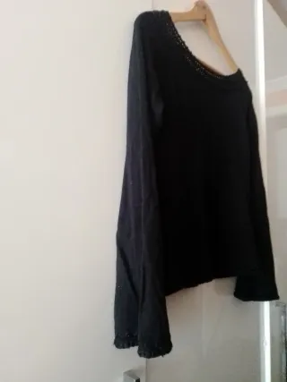 Jersey negro con pedrería