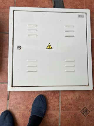 Puerta Caja Contador Eléctrico