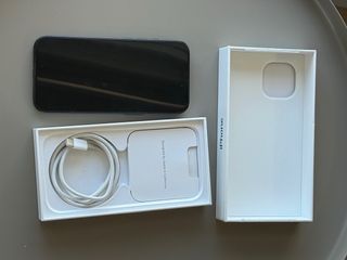 iPhone 15 128GB Caja y Accesorios