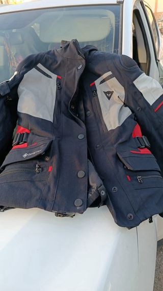 Chaqueta Moto Dainese Negra y Roja de mujer