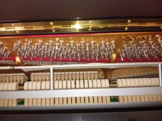 Piano vertical Essex