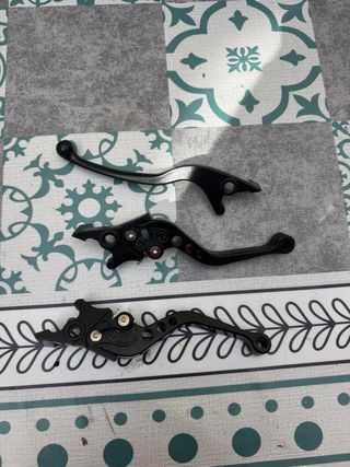 Manetas de freno negras para moto