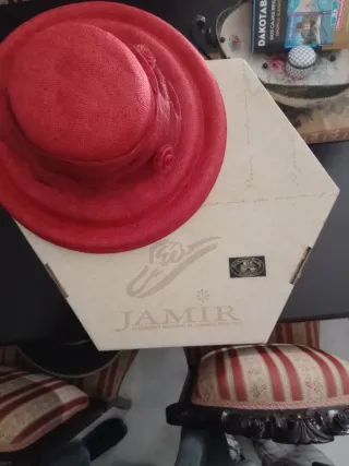 Pamela Sombrero de Tres Pies Roja