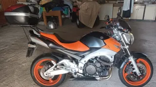 Suzuki GSR 600 Naked Negra y Naranja