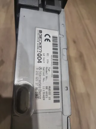 Radio Mercedes Benz Clase C marca Becker