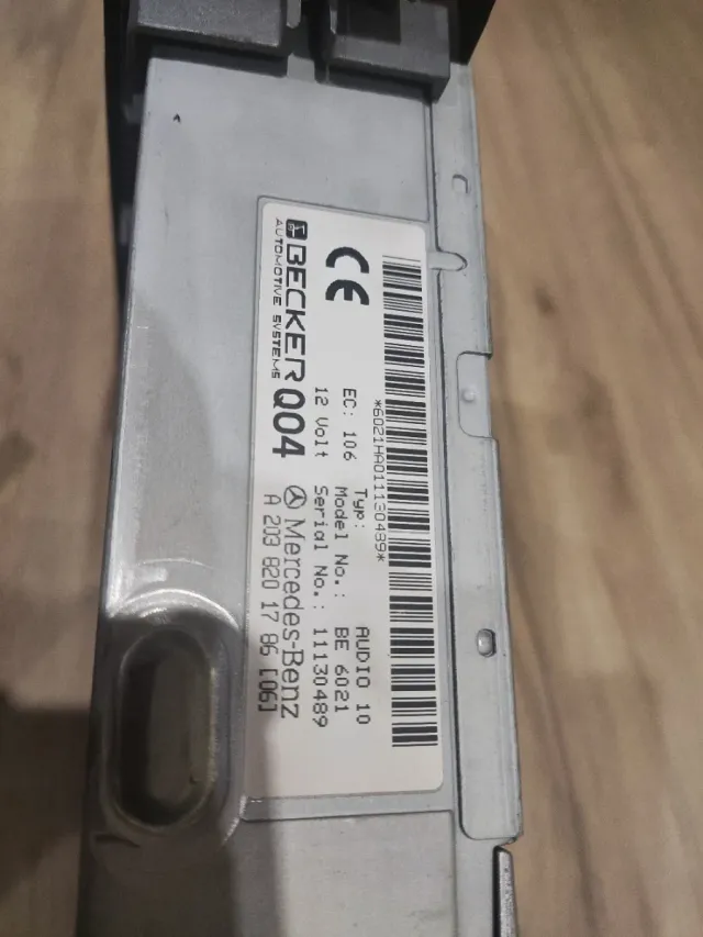 Radio Mercedes Benz Clase C marca Becker