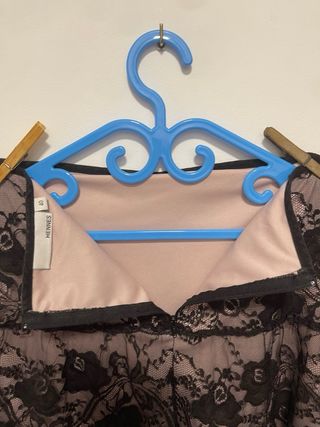 Falda MIDI encaje negro y forro rosa