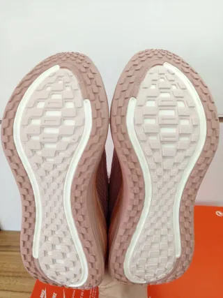 Nike Vomero Plus Talla 36.5 Rosa Dorado