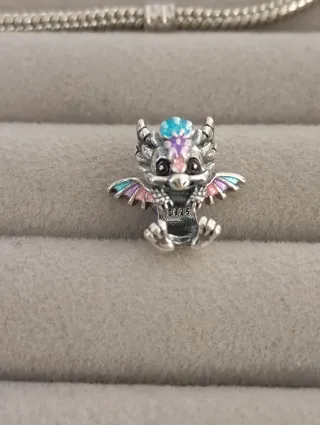 Charm dragón multicolor