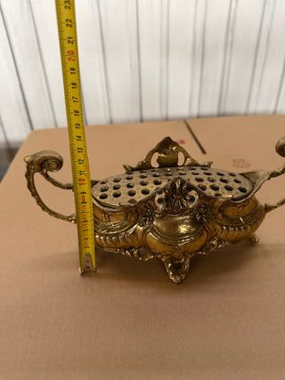 Caja decorativa dorada