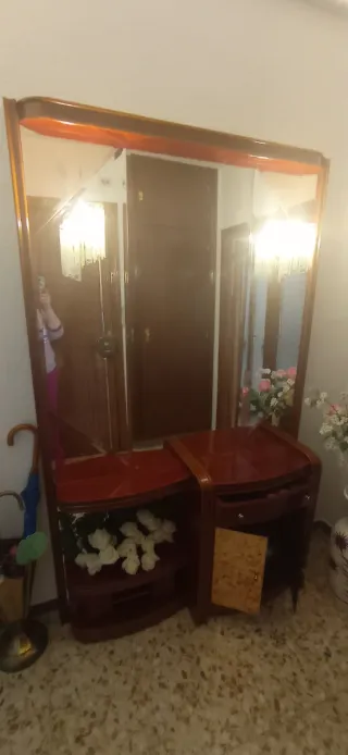 Mueble recibidor con espejo y luz