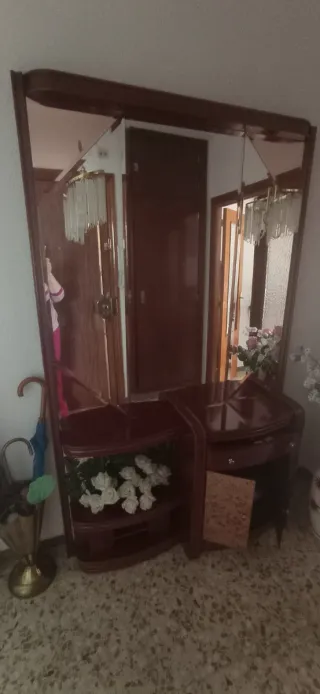Mueble recibidor con espejo y luz